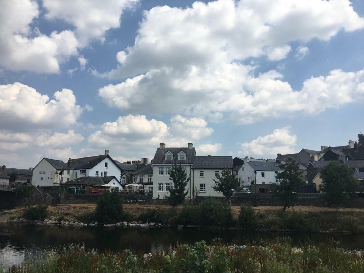 Riverside Brecon Bagian luar foto